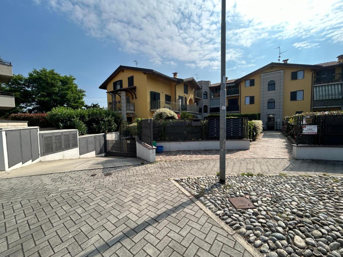 Appartamento Mimosa - Immobili E Soluzioni Rent Brembate Buitenkant foto